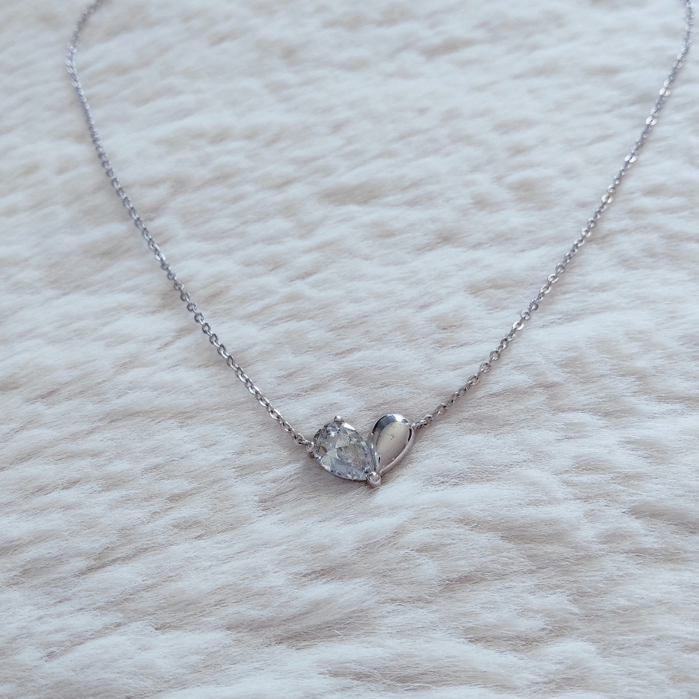 Elegant Silver Necklace with Heart Shape Pendant